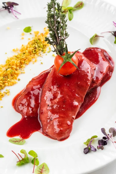 Roast Duck Liver Fillets Red Sauce Herbs Tomato White Plate — Stock Photo, Image