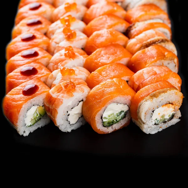 Paljon Värillisiä Sushi Rullia Asetettu Lohi Kala Katkaravut Savustettu Ankerias — kuvapankkivalokuva