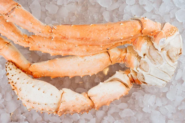 Jambes Crabe Des Neiges Vapeur Servies Sur Fond Glaçons — Photo