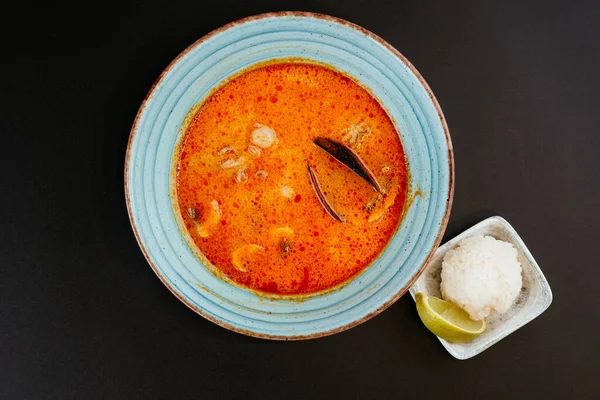 Sopa Roja Con Mariscos Mejillones Con Tazón Arroz Blanco Plato — Foto de Stock