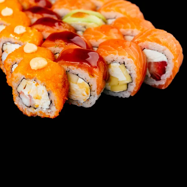 Lotes Diferentes Rolos Sushi Conjunto Com Peixes Salmão Vermelho Arroz — Fotografia de Stock