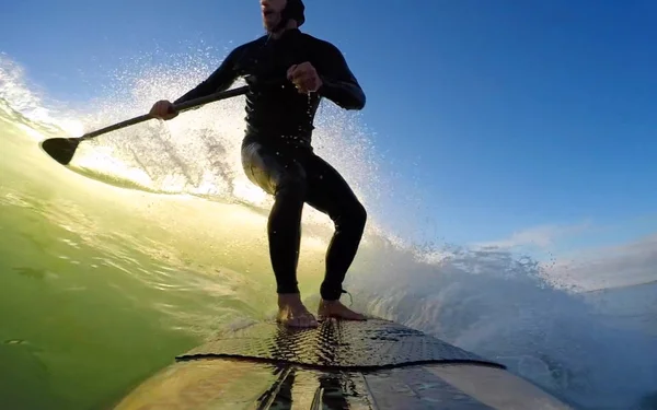 Standup Paddle Surf Silhouette Surf Une Vague Verte Photo De Stock