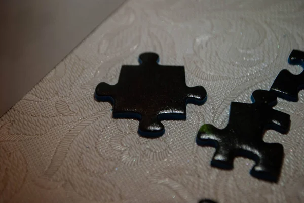 Detailní Záběr Černé Kousky Skládačky Hromada Skládaček Kousky Skládačky Puzzle — Stock fotografie