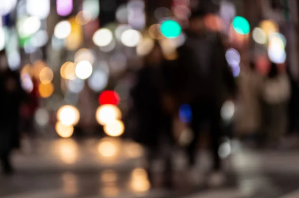 Japonya 'nın Shibuya kavşağındaki bulanık insanlar