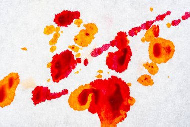 Geleneksel Japon yazı kağıdına kırmızı ve turuncu boya