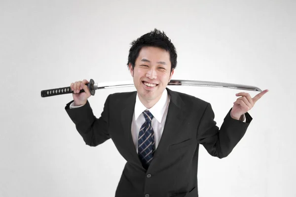 Japon kılıçlı Asyalı Katana beyaz arka planda izole edilmiş. 