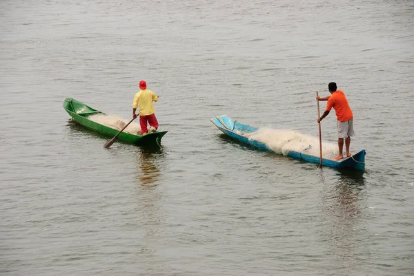 Doi Pescari Care Navighează Râu Bărci Pescuit Cananeia Brazil — Fotografie, imagine de stoc