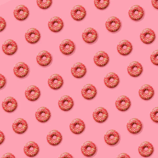 Çörek desenli. Pembe donutların köşegen desenleri pembe arka planda yatıyordu..