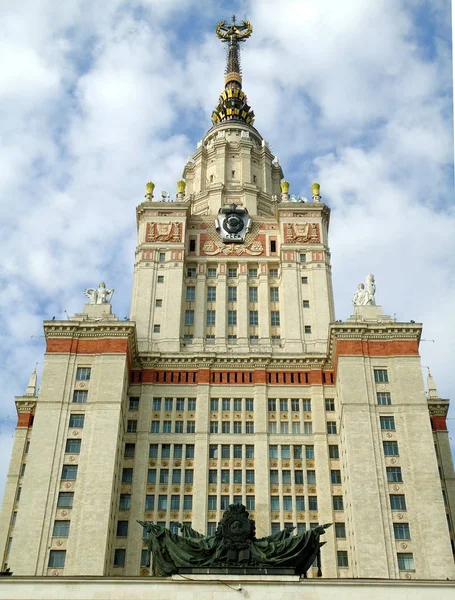 Moskova Üniversitesi 'nin ana kulesi.