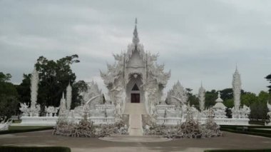 Chiang rai thailand wat rong khun beyaz tapınak gün doğumunun son günü