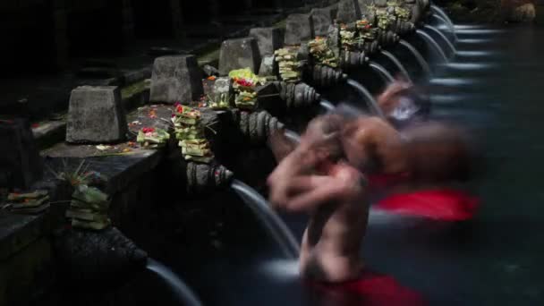 Pessoas Rezando Uma Tirta Empul Templo Lapso Tempo — Vídeo de Stock