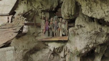 Montana Toraja Endonezya Londa Mezarları Ölülerin Cenaze Yeri