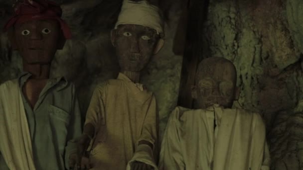 トラジャ インドネシア ロンダ墓地死者の葬儀場 — ストック動画
