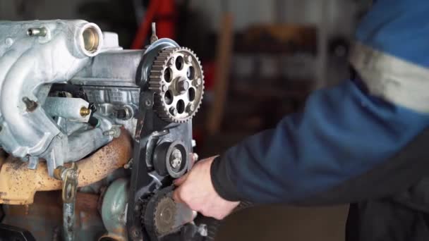 Repair Engine Car Repairman Engaged Restoration Engine Motor — Stock Video