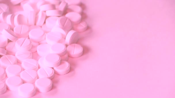 Koncept Závislosti Mnoho Bílých Pilulek Červeně Modrým Neonovým Světlem — Stock video