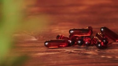 Vitamin takviyesi hapları Omega 3 morina yağı ilaçları ahşap masa balığı yağı kapsülleri 