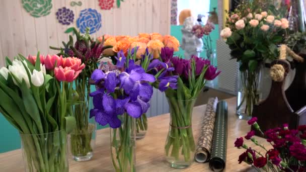 花店里美丽多彩的花 — 图库视频影像