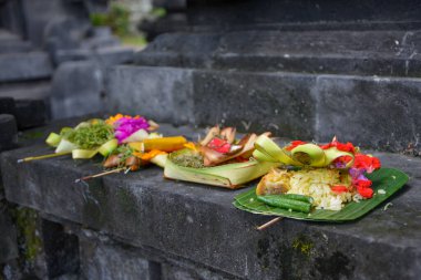 Tanrılar için geleneksel Hindu hediyeleri, Bali