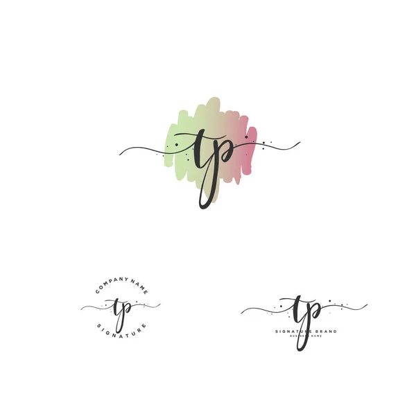 T P TP Первоначальный почерк письма и логотип подписи. Первоначальный логотип с элементом шаблона . — стоковый вектор