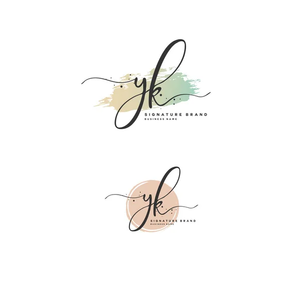 Y K YK Logo iniziale della lettera e della firma. Un concetto calligrafia logo iniziale con elemento modello. — Vettoriale Stock