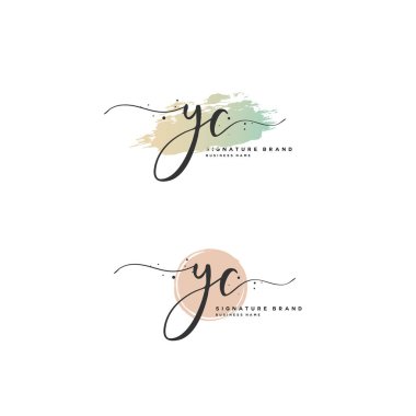 Y C C Y harfinin baş harfleri ve imza logosu. Şablon ögesine sahip bir konsept el yazısı logosu.