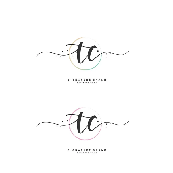 TCc初始字母笔迹和签名标识。带有模板元素的概念笔迹初始标识. — 图库矢量图片