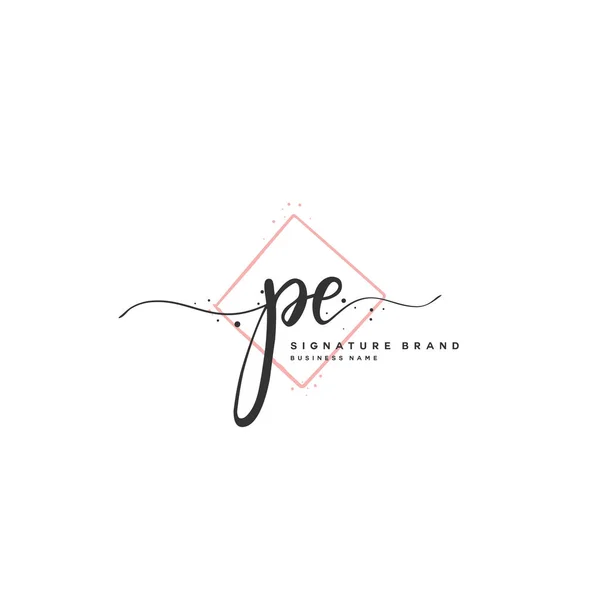 P E Pe Inledande brevskrift och signatur logotyp. Ett koncept handstil ursprungliga logotyp med mall element. — Stock vektor