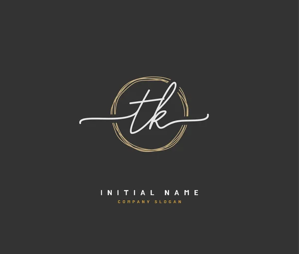 T K Tk Güzellik Vektörü ilk logosu, imzalı el yazısı logosu, düğün, moda, mücevher, butik, çiçek ve botanik, herhangi bir şirket veya işletme için yaratıcı şablona sahip..