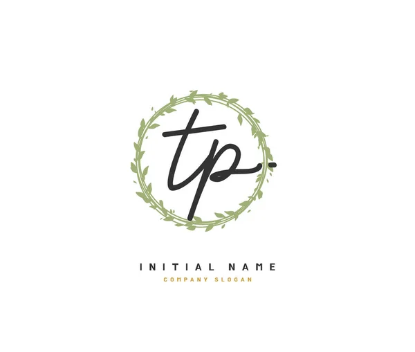 T P Tp Beauty vektör ilk logosu, ilk imzadan oluşan el yazısı logosu, düğün, moda, mücevher, butik, çiçek ve botanik, herhangi bir şirket veya işletme için yaratıcı şablona sahip..
