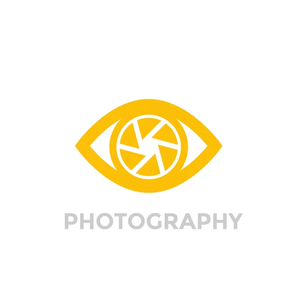 Oog met diafragma symbool, fotografie vector logo — Stockvector