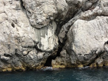 Karadeniz. Kırım 'ın güney sahilleri. Çocuklarla rahatlamak ve dinlenmek için harika bir yer. Mükemmel bir balık avı..