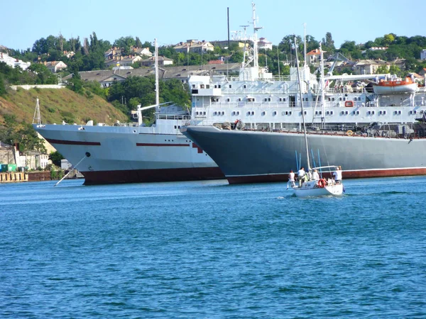 Zeeboten Reddingsboten Zeilboten Reparatie Laden Van Schepen Zee Onderzeeboot Scheepswerfscheepsreparatie — Stockfoto