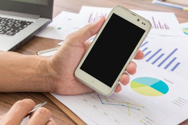 çalışma masasının üzerinde işadamı