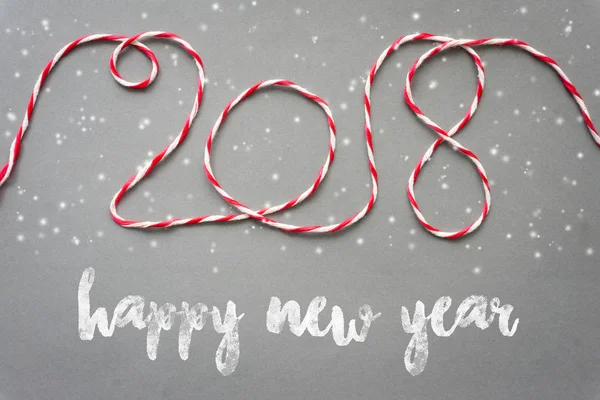 2018 С Новым годом на сером фоне — стоковое фото