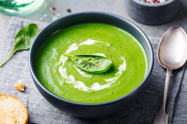Spinach soup with cream in a bowl. Close up. — Stock Image Spinach soup with cream in a bowl. Close up. Stock Picture