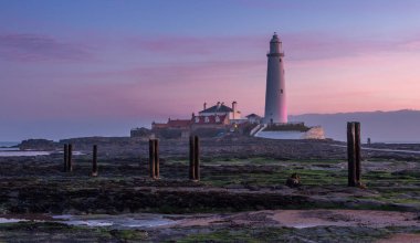 St Mary's Lighthouse on a misty sunrise
