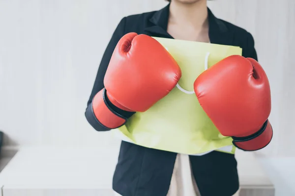 Mooie Vrouwen Met Bokshandschoenen Boodschappentassen Winkelconcept — Stockfoto