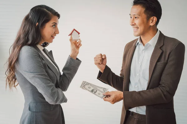 Real Estate Broker Customer Shaking Hands Pay Signing Contract Real — Stockfoto