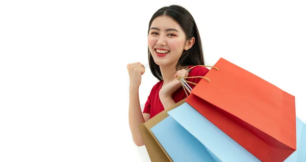 Feliz Chica Asiática Sosteniendo Bolsas Compras Sobre Fondo Blanco — Foto de Stock