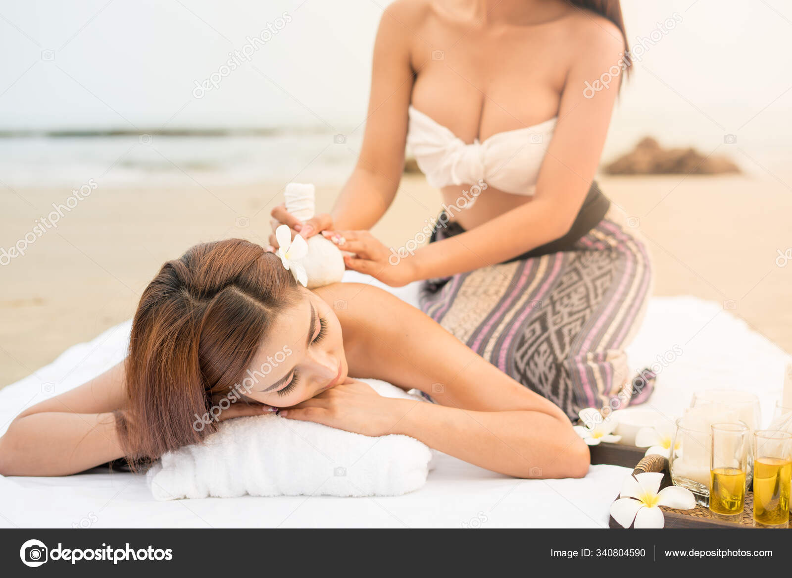 นวด นา บ ชายหาด