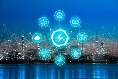 Sanayi 4.0 ve Enerji tasarrufu kavramı. Petrol rafinerisi sanayii arka planına sahip enerji ikonu ve ağına çifte maruz kalma, fabrikadaki ve fiziksel sistem ikonlarındaki endüstriyel araçlar.