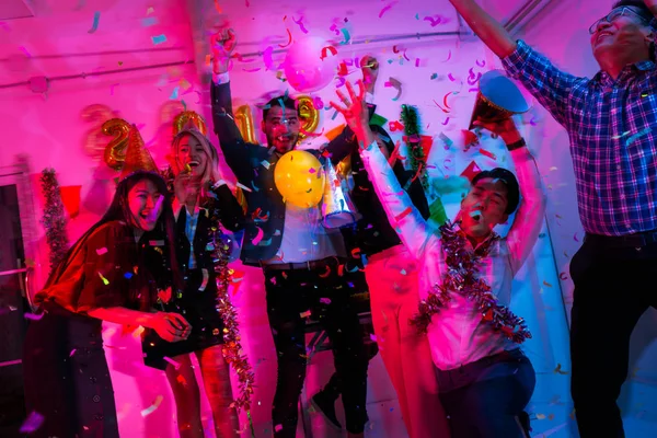 Blurry People Party Nightclub Group Friends Celebrate Party Throw Confetti —  Fotos de Stock