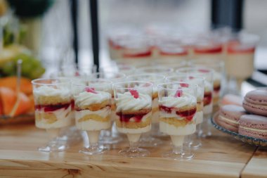 Şenlikli tatlı büfe