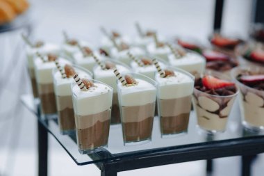 Şenlikli tatlı büfe