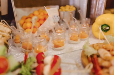 Festival tuzlu büfesi, balık, et, cips, peynir topları ve diğer özel düğün ve diğer etkinlikler kutlamak için