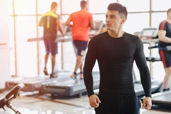 Tipo Con Estilo Gimnasio Posando Para Una Foto Estilo Vida — Foto de Stock