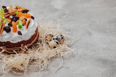 Paskalya pastaları ve paskalya yumurtaları. Paskalya kutlaması kavramı.