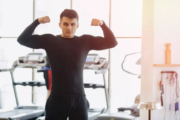 Tipo Con Estilo Gimnasio Posando Para Una Foto Estilo Vida — Foto de Stock