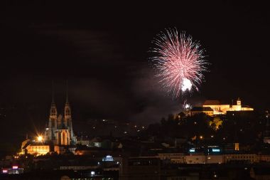 Fireworks kale ve kilise Brno yukarıda