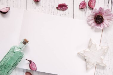 Stok fotoğraf düz vintage beyaz boyalı ahşap masa blan yatıyordu